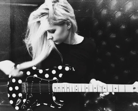 Avril Lavigne playing guitar